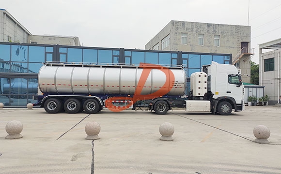半掛<a href=http://www.3322ll.com/ target=_blank class=infotextkey>鮮奶運輸車</a>