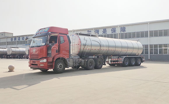 鮮奶運輸半掛車