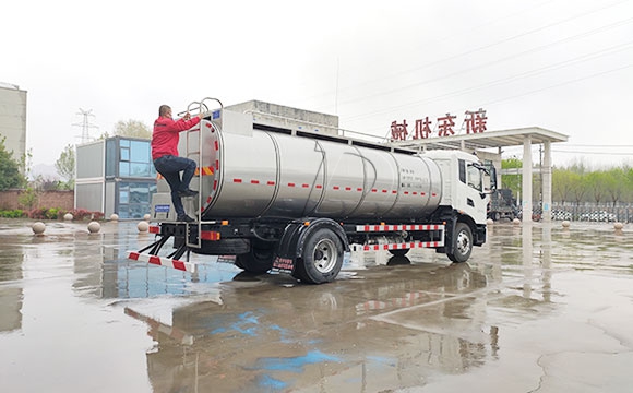 <a href=http://www.3322ll.com/ target=_blank class=infotextkey>鮮奶運輸車</a>