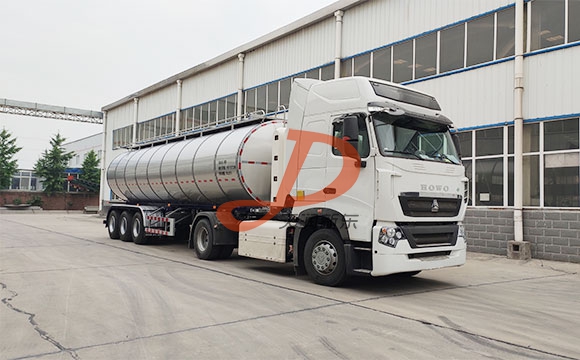 半掛<a href=http://www.3322ll.com/ target=_blank class=infotextkey>鮮奶運輸車</a>