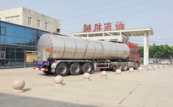 鮮奶運輸半掛車