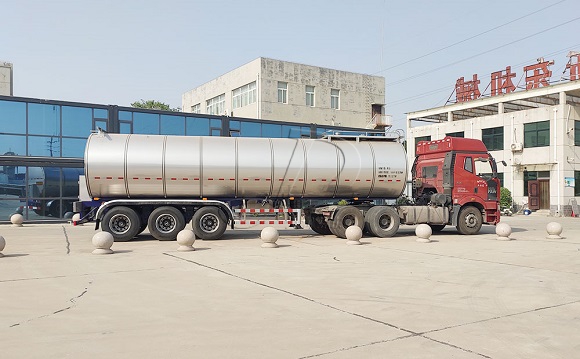 鮮奶運輸半掛車