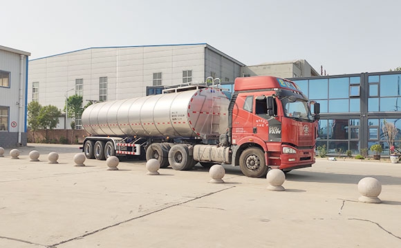 鮮奶運輸半掛車