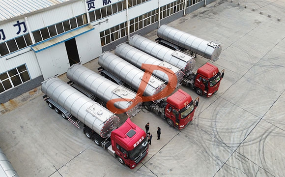 半掛奶罐車