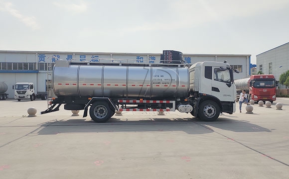 車罐一天<a href=http://www.3322ll.com/ target=_blank class=infotextkey>鮮奶運(yùn)輸車</a>