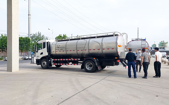 <a href=http://www.3322ll.com/ target=_blank class=infotextkey>牛奶運輸車</a>