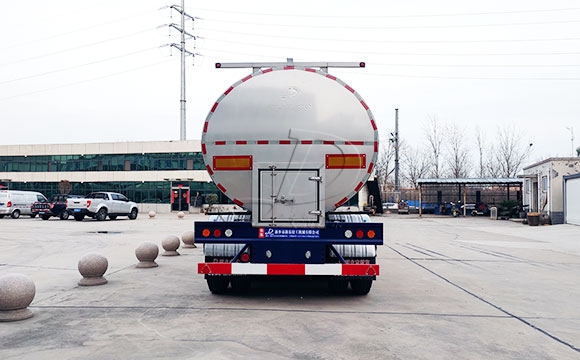 鮮奶運(yùn)輸罐車