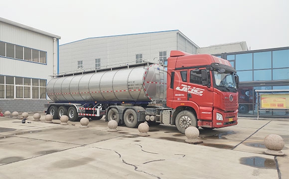 鮮奶運輸半掛車