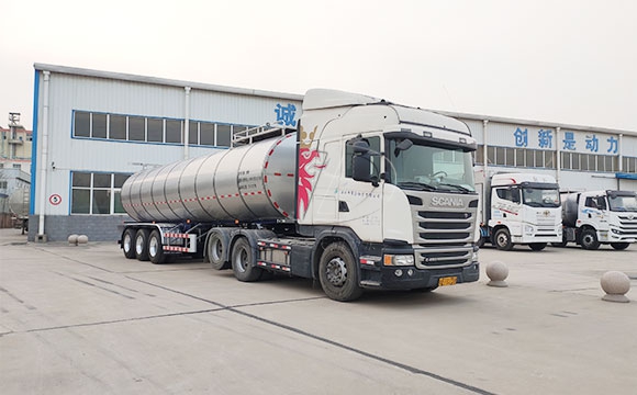 鮮奶運(yùn)輸罐車