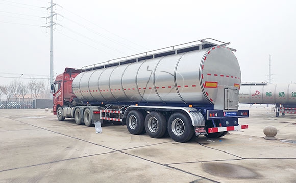 鮮奶運輸半掛車