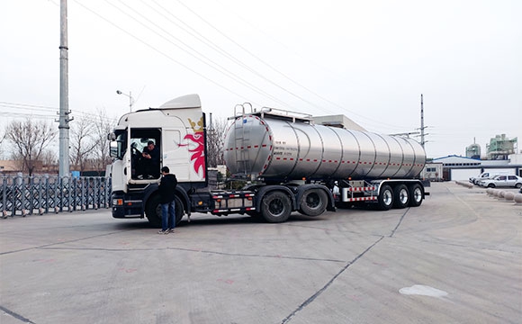 鮮奶運(yùn)輸罐車