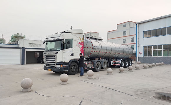 鮮奶運(yùn)輸罐車