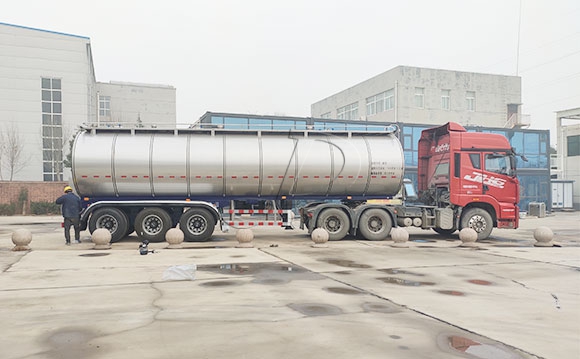 鮮奶運輸半掛車