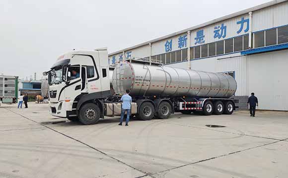 不銹鋼保溫運輸罐車