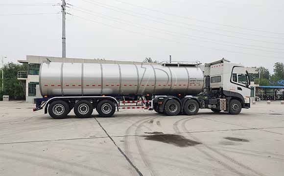不銹鋼保溫運輸罐車