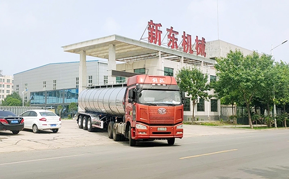 半掛<a href=http://www.3322ll.com/ target=_blank class=infotextkey>鮮奶運輸車</a>
