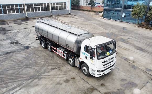 車罐一體<a href=http://www.3322ll.com/ target=_blank class=infotextkey>鮮奶運輸車</a>