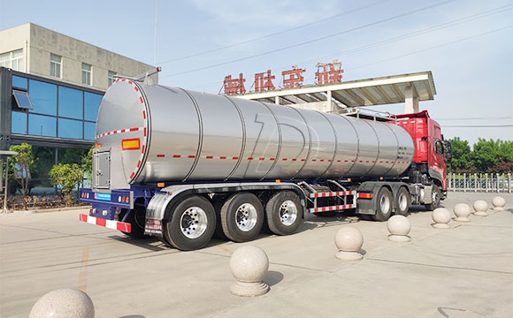 半掛<a href=http://www.3322ll.com/ target=_blank class=infotextkey>鮮奶運輸車</a>