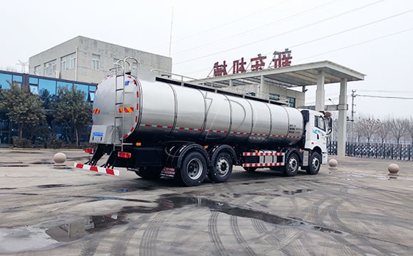 車罐一體<a href=http://www.3322ll.com/ target=_blank class=infotextkey>鮮奶運輸車</a>