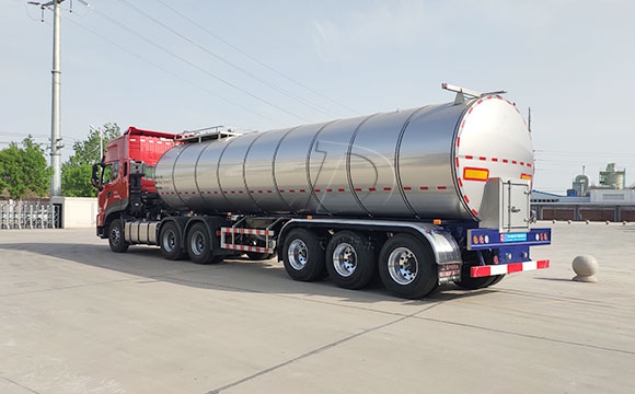 半掛<a href=http://www.3322ll.com/ target=_blank class=infotextkey>鮮奶運輸車</a>