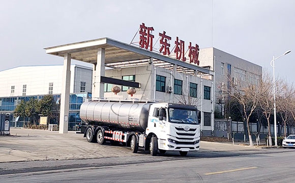 車罐一體<a href=http://www.3322ll.com/ target=_blank class=infotextkey>鮮奶運輸車</a>