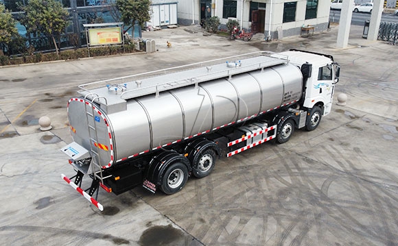 車罐一體<a href=http://www.3322ll.com/ target=_blank class=infotextkey>鮮奶運輸車</a>