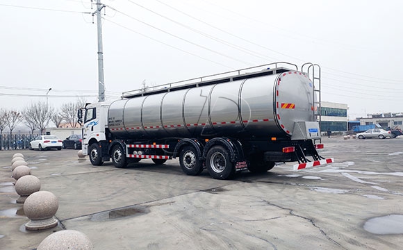 車罐一體<a href=http://www.3322ll.com/ target=_blank class=infotextkey>鮮奶運輸車</a>