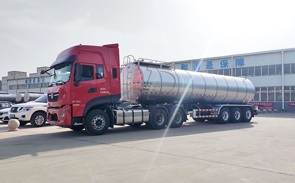 半掛<a href=http://www.3322ll.com/ target=_blank class=infotextkey>鮮奶運輸車</a>