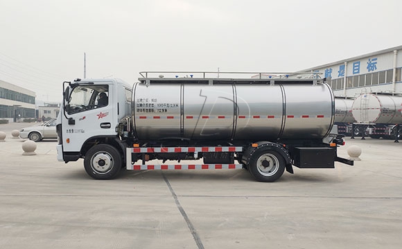 東風(fēng)多利卡<a href=http://www.3322ll.com/ target=_blank class=infotextkey>鮮奶運(yùn)輸車</a>