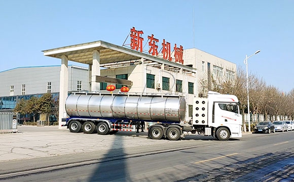 半掛<a href=http://www.3322ll.com/ target=_blank class=infotextkey>鮮奶運(yùn)輸車</a>