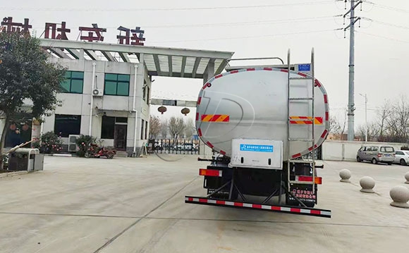 東風天錦<a href=http://www.3322ll.com/ target=_blank class=infotextkey>鮮奶運輸車</a>