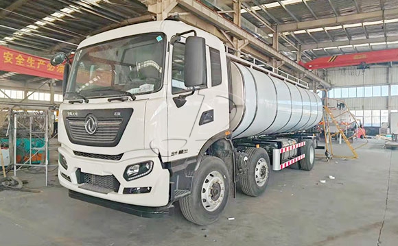東風天錦<a href=http://www.3322ll.com/ target=_blank class=infotextkey>鮮奶運輸車</a>
