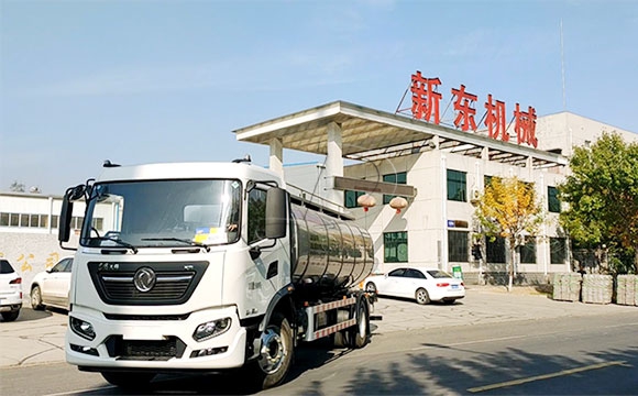 車罐一體<a href=http://www.3322ll.com/ target=_blank class=infotextkey>鮮奶運輸車</a>