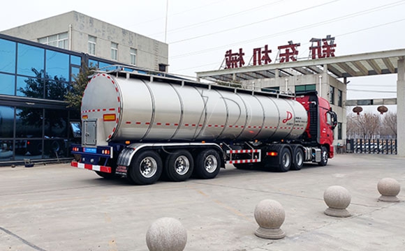 半掛牛奶運輸專用車