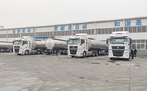 半掛<a href=http://www.3322ll.com/ target=_blank class=infotextkey>鮮奶運輸車</a>