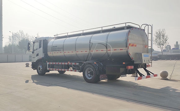 車罐一體<a href=http://www.3322ll.com/ target=_blank class=infotextkey>鮮奶運輸車</a>