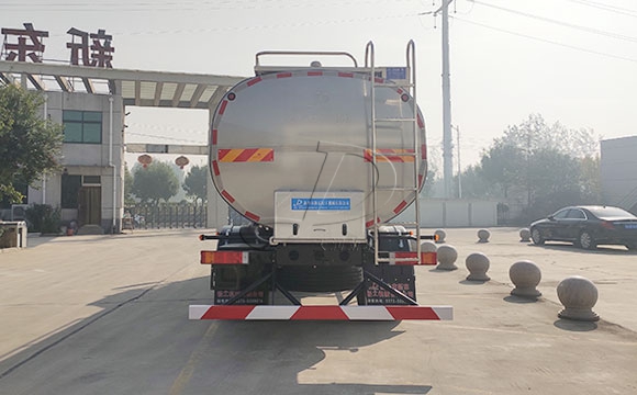 車罐一體<a href=http://www.3322ll.com/ target=_blank class=infotextkey>鮮奶運輸車</a>