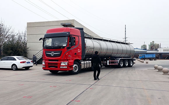 半掛牛奶運輸專用車