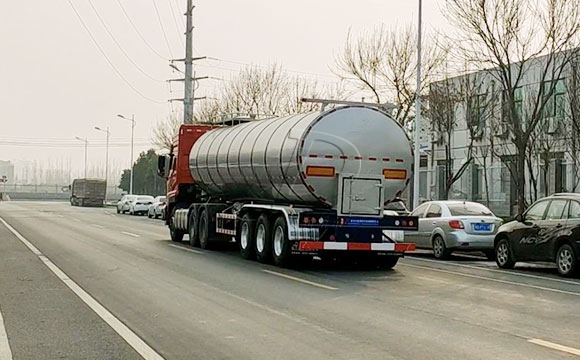 半掛奶罐車