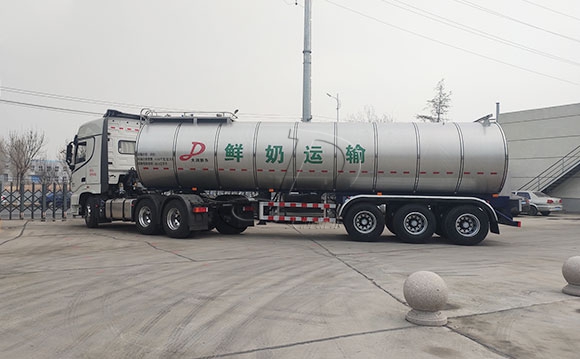 半掛奶罐車