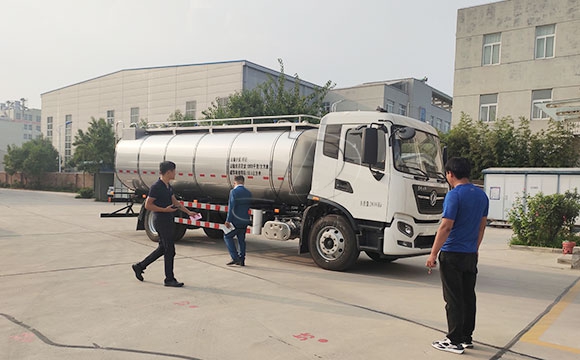 山東<a href=http://www.3322ll.com/ target=_blank class=infotextkey>鮮奶運輸車</a>