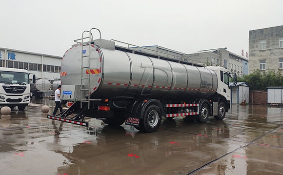 前四后四<a href=http://www.3322ll.com/ target=_blank class=infotextkey>鮮奶運輸車</a>