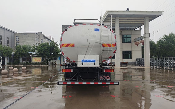 前四后四<a href=http://www.3322ll.com/ target=_blank class=infotextkey>鮮奶運輸車</a>