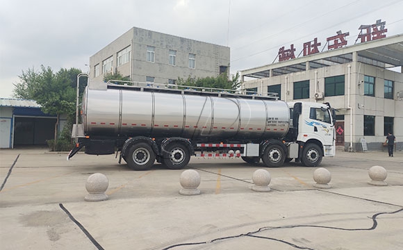 解放前四后六奶罐車(chē)
