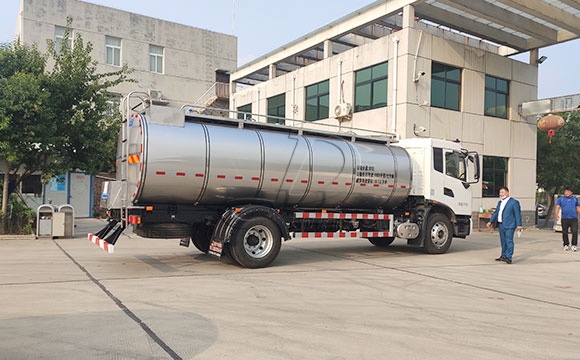 山東<a href=http://www.3322ll.com/ target=_blank class=infotextkey>鮮奶運輸車</a>
