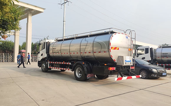 山東<a href=http://www.3322ll.com/ target=_blank class=infotextkey>鮮奶運輸車</a>
