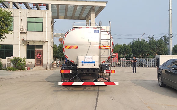 山東<a href=http://www.3322ll.com/ target=_blank class=infotextkey>鮮奶運輸車</a>