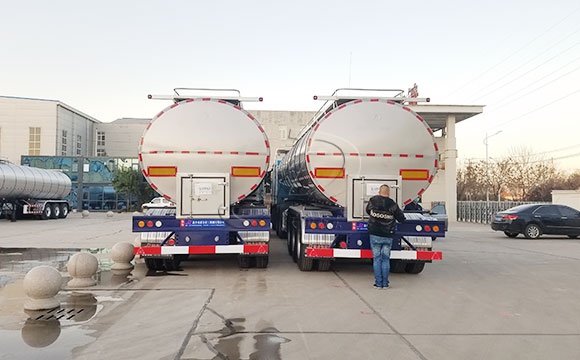 半掛奶罐車