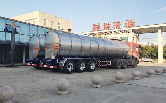 半掛<a href=http://www.3322ll.com/ target=_blank class=infotextkey>鮮奶運輸車</a>