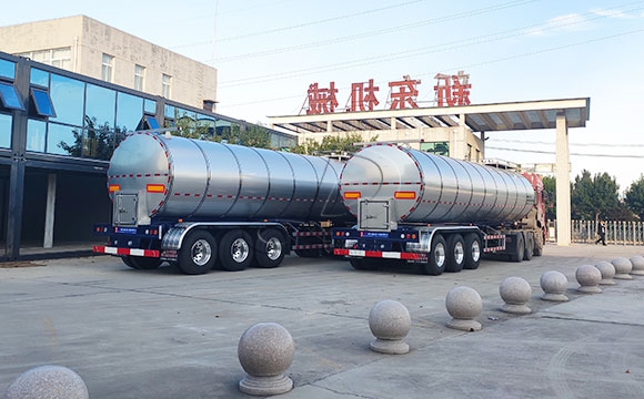 半掛<a href=http://www.3322ll.com/ target=_blank class=infotextkey>鮮奶運輸車</a>